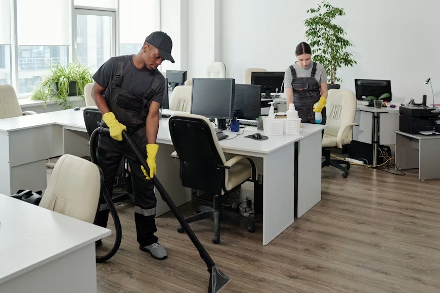 Commercial cleaning services in Luton for a modern office.