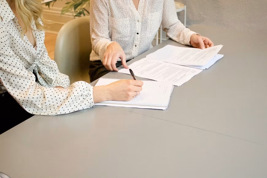 Recruitment agency vs direct hiring in Luton consultation with a business owner.