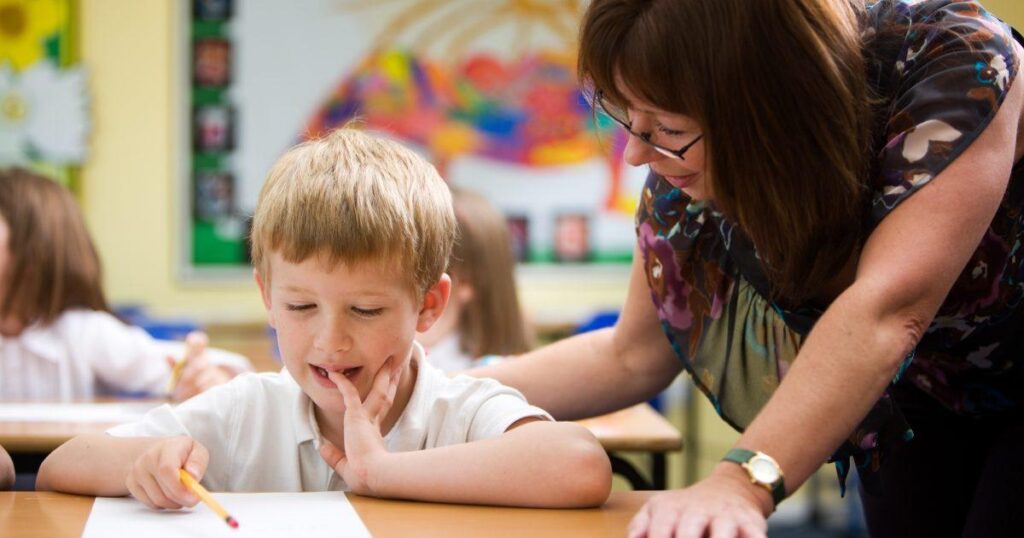 Teaching Assistant Salary in Luton and classroom career opportunities